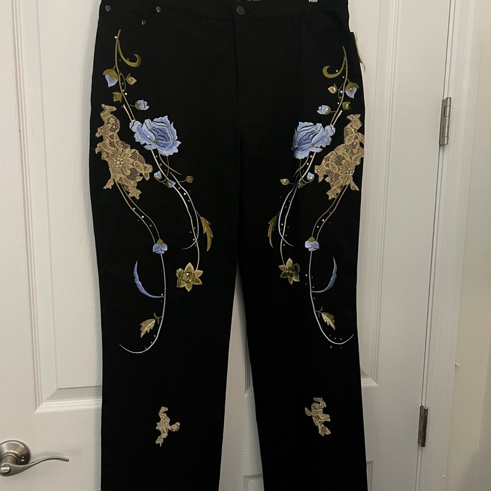 Lana Erica black/embroidered jeans NWT